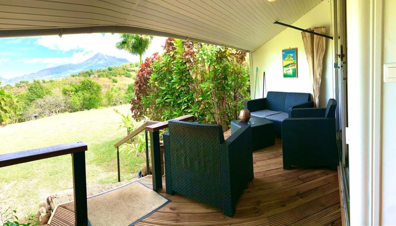 LODGE COLIBRIS vue panoramique mer et montagne pelée , 500 m plage dans un parc , Calme assuré Idéal pour découvrir le nord Caraïbes Le Carbet Esterno foto